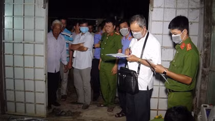 Đi cho tôm ăn bị điện giật tử vong