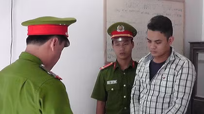 Dụ bạn gái mới quen vào nhà nghỉ tâm sự... rồi cướp
