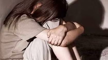 Cụ ông 89 tuổi hai lần dụ bé gái hàng xóm làm “chuyện người lớn”