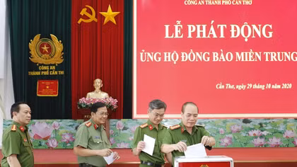 Công an TP Cần Thơ quyên góp 630 triệu đồng ủng hộ đồng bào miền Trung