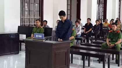 Đâm chết người vì bị đánh, lãnh 9 năm tù