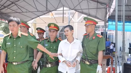Tử hình kẻ sát hại vợ hờ vì... mặc chiếc quần lạ