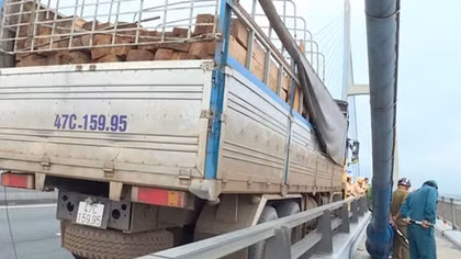Tìm thấy thi thể tài xế xe tải nhảy cầu Mỹ Thuận