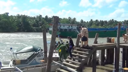 Chìm sà lan chở cát trên sông Tiền, 3 người mất tích