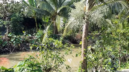 Bé trai hai tuổi ngã kênh nước trước nhà dẫn đến tử vong