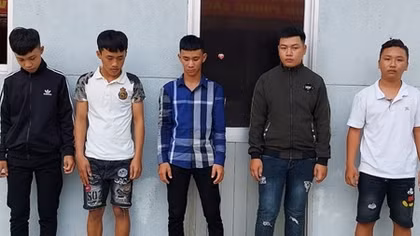 Điều tra nhóm thanh niên đánh đập học sinh 