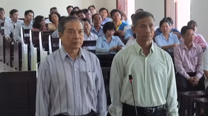 Hai cán bộ Chi cục Quản lý đất đai cùng lãnh án tù