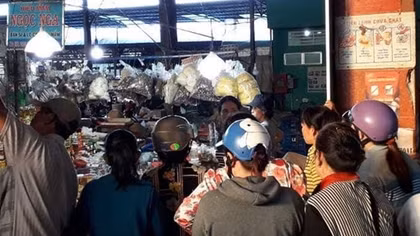 Đánh chết bạn vì không lo nhậu mà chỉ hát karaoke