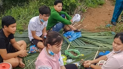Bày tiệc nhậu ngoài ruộng, nhóm thanh niên "chờ" nộp phạt 90 triệu đồng
