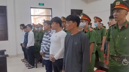 Xét xử nhóm bị cáo gây ra vụ nổ súng ở tiệm cầm đồ Lê Thúy
