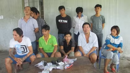 11 đối tượng say sưa lắc tài xỉu ăn tiền bị "tóm"
