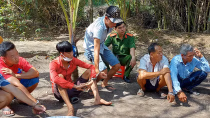 Bắt 28 đối tượng trên sòng bạc gần 300 triệu đồng