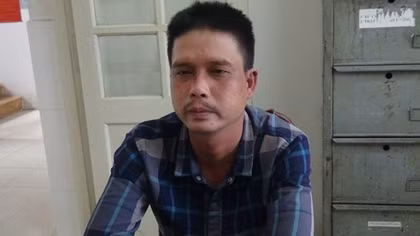 Kẻ gian "làm xiếc" trong tiệm tạp hóa