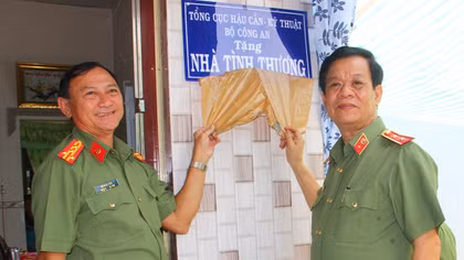 Tổng cục Hậu cần – Kỹ thuật trao tặng 2 căn nhà tình nghĩa tại Đồng Tháp