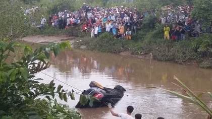 3 người tử vong trong ôtô Mercedes do ngạt nước