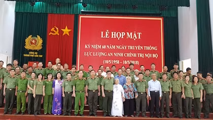 Họp mặt 60 năm ngày truyền thống lực lượng An ninh chính trị nội bộ