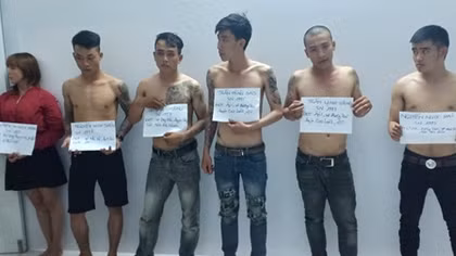 Khởi tố nhóm thanh niên tự xưng cảnh sát, chống người thi hành công vụ