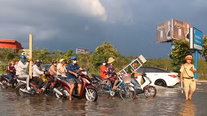 Cần Thơ ứng phó khẩn cấp với triều cường lịch sử