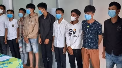 Nhóm thanh niên chặn quốc lộ "biểu diễn" đua kéo xe trái phép