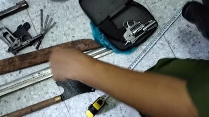 Thu 4 khẩu súng, 60 viên đạn khi bắt băng nhóm tội phạm ở Tiền Giang