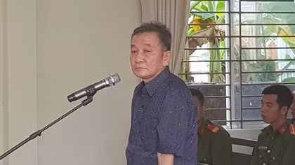 “Đại gia nước đá” cầm súng dọa bắn người lãnh án