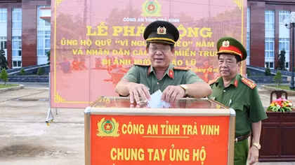 Công an tỉnh Trà Vinh quyên góp ủng hộ khắc phục hậu quả bão lũ