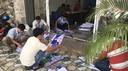 Phát hiện 1 vạn tờ quảng cáo “hỗ trợ vay vốn bằng cà vẹt”