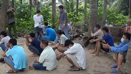 Tiền Giang khởi tố 3 bị can tổ chức đánh bạc ngay mùa dịch