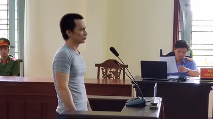 Níu kéo tình cảm không thành, đâm chết em trai người tình cũ