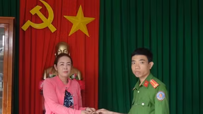 Tiểu thương chợ cá nhặt lắc vàng trả cho người đánh rơi