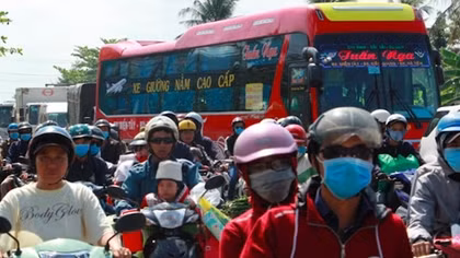 Giao thông tại Tiền Giang ùn tắc vì dòng người đổ lên Sài Gòn