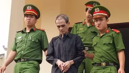 Hiếp dâm cháu gái, lĩnh 13 năm tù