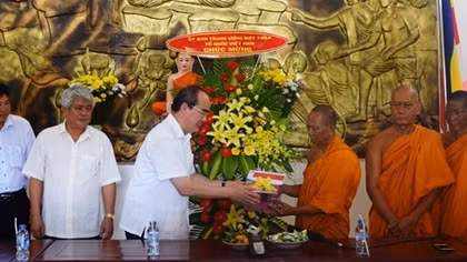 Đồng chí Nguyễn Thiện Nhân thăm, tặng quà Tết đồng bào dân tộc Khmer