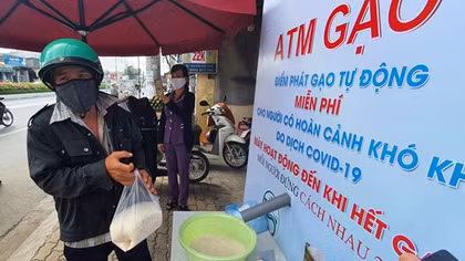 Nhiều tấm lòng chung tay “ATM gạo” miễn phí ở Cần Thơ