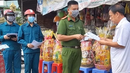 Công an Vĩnh Long tăng cường tuyên truyền quy định sử dụng pháo hoa