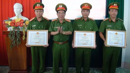 Chủ tịch UBND tỉnh Trà Vinh: Khen thưởng đột xuất CBCS triệt phá sới bạc lớn