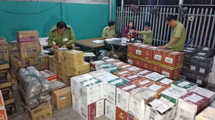 Bắt xe tải chở hơn 3.000 chai rượu ngoại ra Phú Quốc