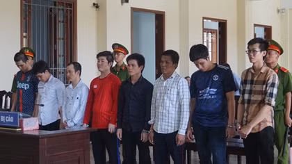 Chủ tiệm in thiệp cưới sản xuất tiền giả lĩnh 14 năm tù