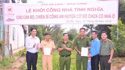 Công ty Vũ Linh hỗ trợ xây dựng 2 căn nhà tình nghĩa cho CBCS Công an