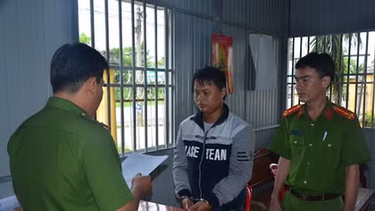 Cha dượng doạ giết, nhiều lần cưỡng bức bé gái con riêng của vợ