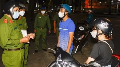 Xử phạt hàng loạt trường hợp vi phạm giãn cách xã hội