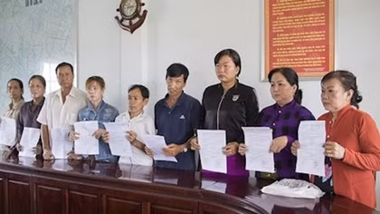 Khởi tố nhóm 8 “quý bà” điều tra về hành vi đánh bạc
