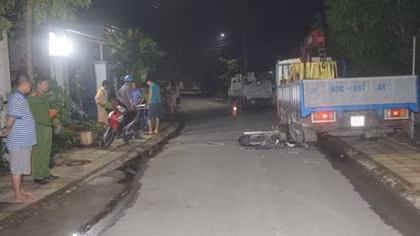 Tự tông vào đuôi xe tải, người đàn ông đi xe máy tử vong