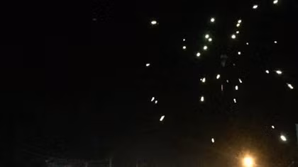 Gia Lai, người dân nổ pháo dồn dập đón giao thừa