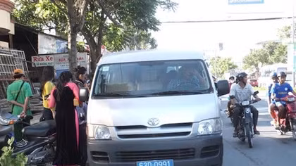 Công an Mỹ Tho hỗ trợ phương tiện rước dâu được nhiều người khen ngợi