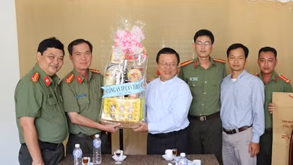 Công an TP Cần Thơ thăm, chúc mừng nhân dịp Lễ Giáng sinh 2016