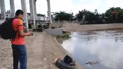 Người đàn ông bỏ nhậu xuống vớt thi thể trôi sông