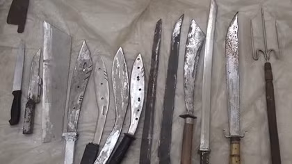 Tự chế nhiều vũ khí cất trong nhà để... ‘trưng bày’