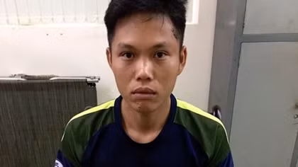 Em họ cầm dao đâm chết anh trong đám giỗ