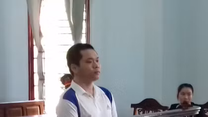 Lãnh 12 năm tù vì có "yêu" bạn gái 11 tuổi 